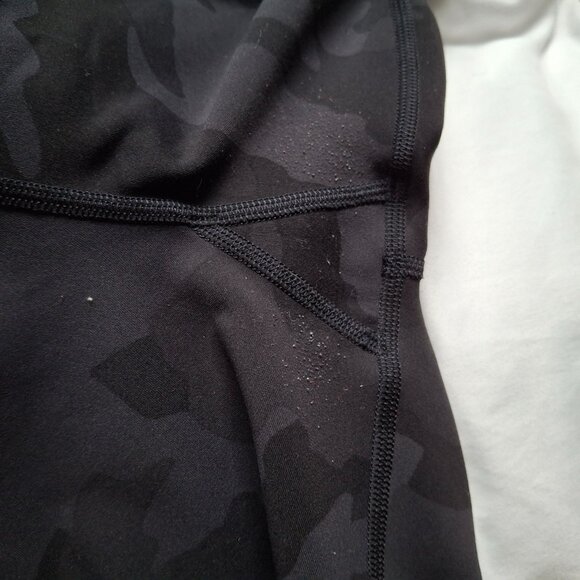 Lululemon 25" Camo leggings with pockets - Picture 9 of 9